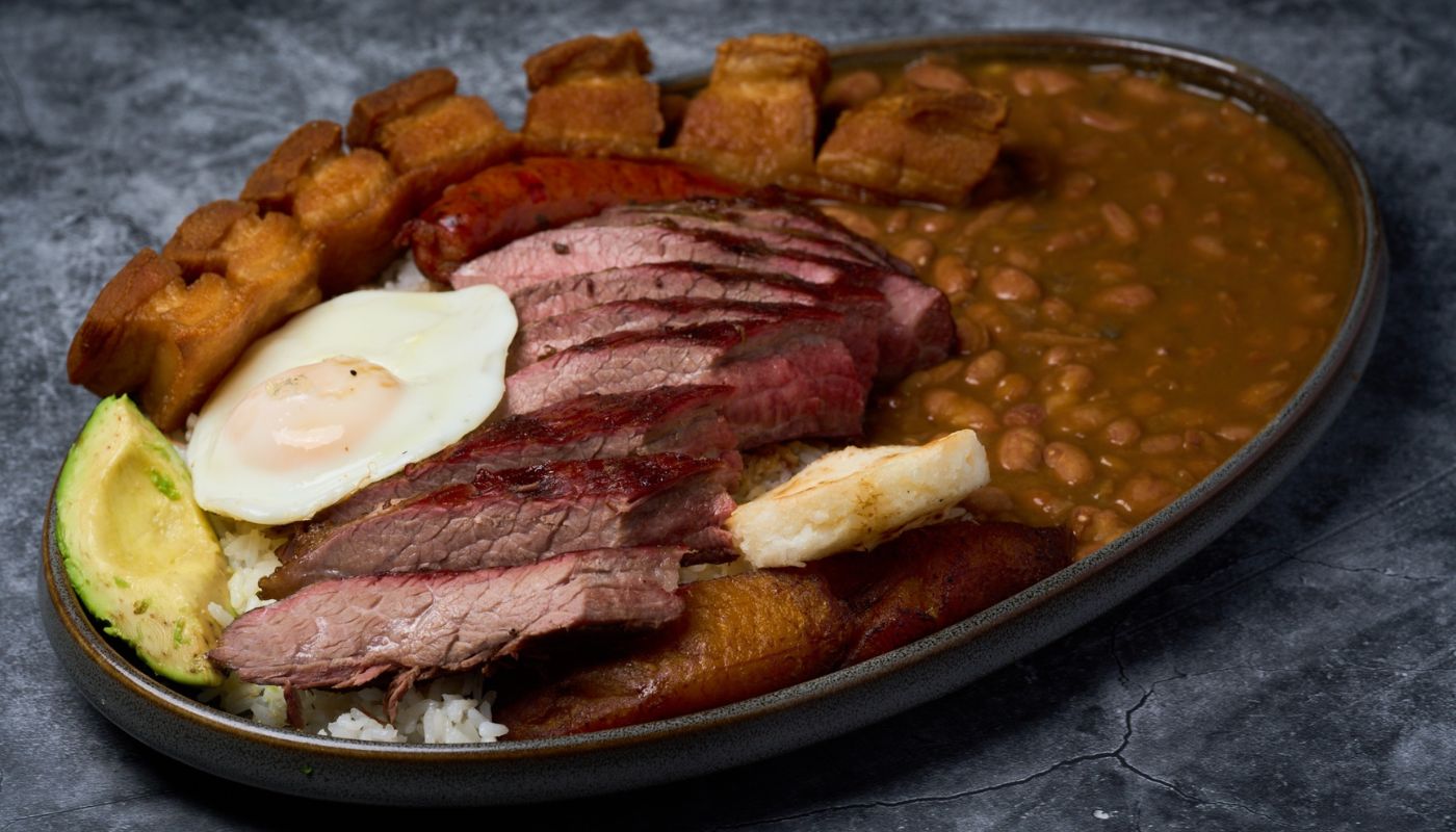 Bandeja Paisa con Carne a la LLanera - Rancho Mateo Elizabeth